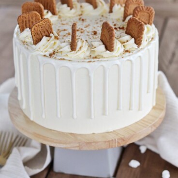 how to make the best white chocolate ganache for drip cake. www.cakebycourtney.com