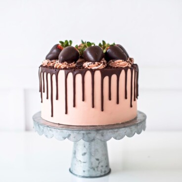 tips and tricks for adding chocolate drip to a cake. www.cakebycourtney.com