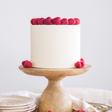easy and beautiful cake decorating tips using raspberries. www.cakebycourtney.com