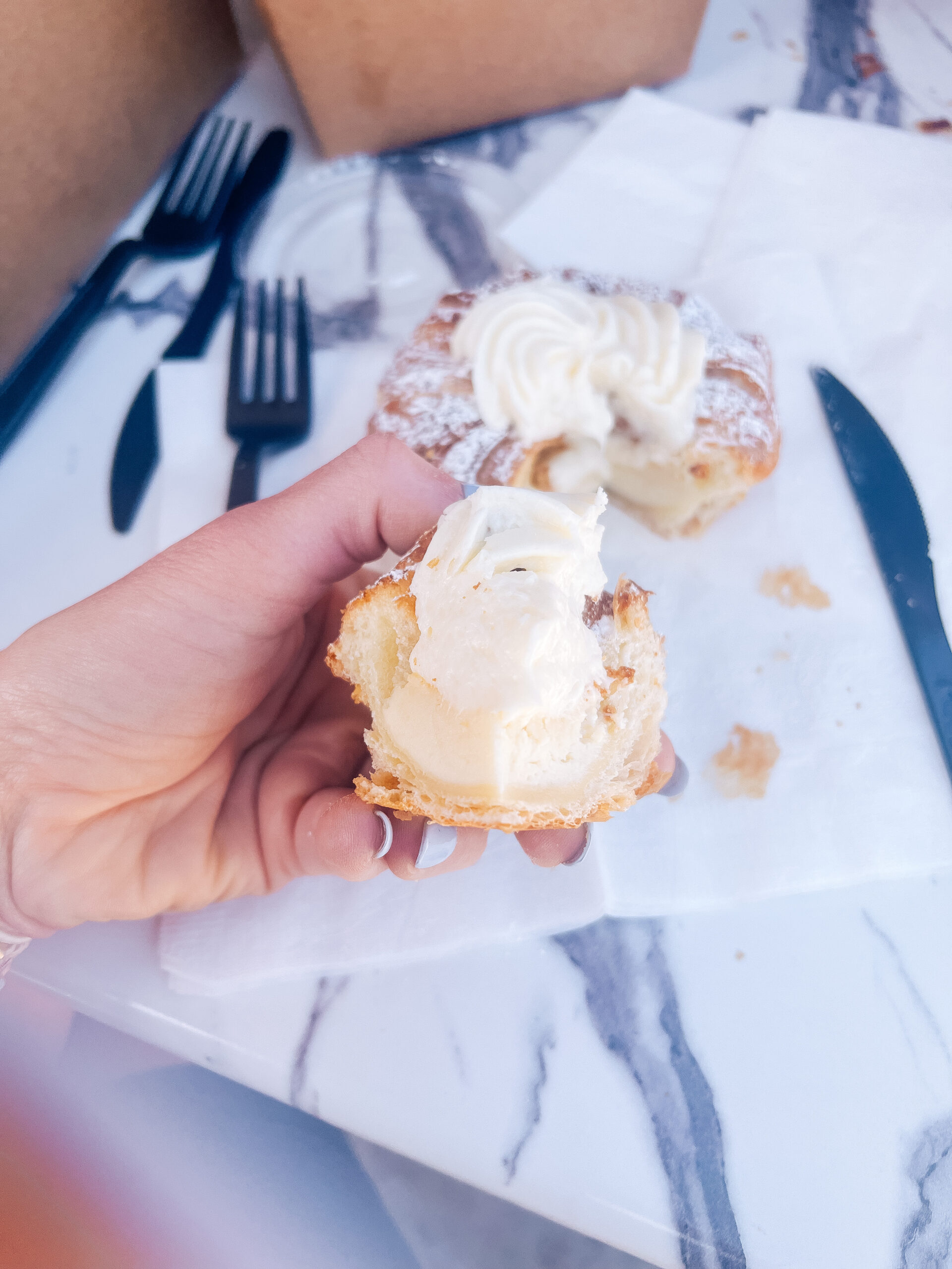 A cheese danish.