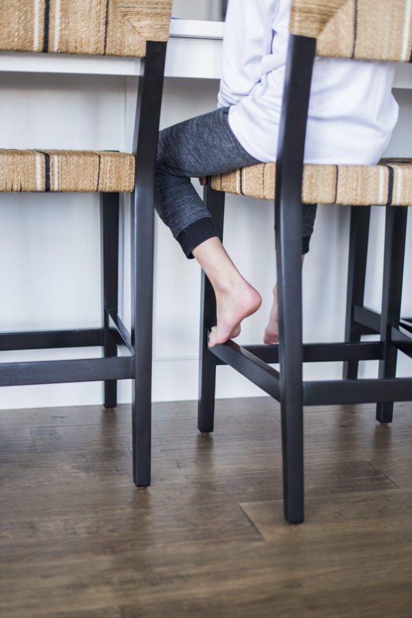 the best bar stools for your kitchen. www.cakebycourtney.com